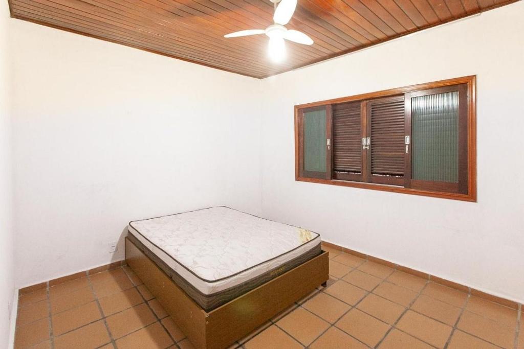  Casa grande 03 quartos com churrasqueira e internet