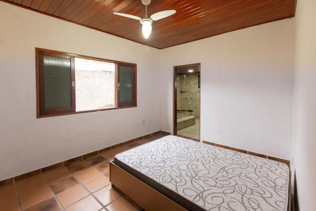  Casa grande 03 quartos com churrasqueira e internet