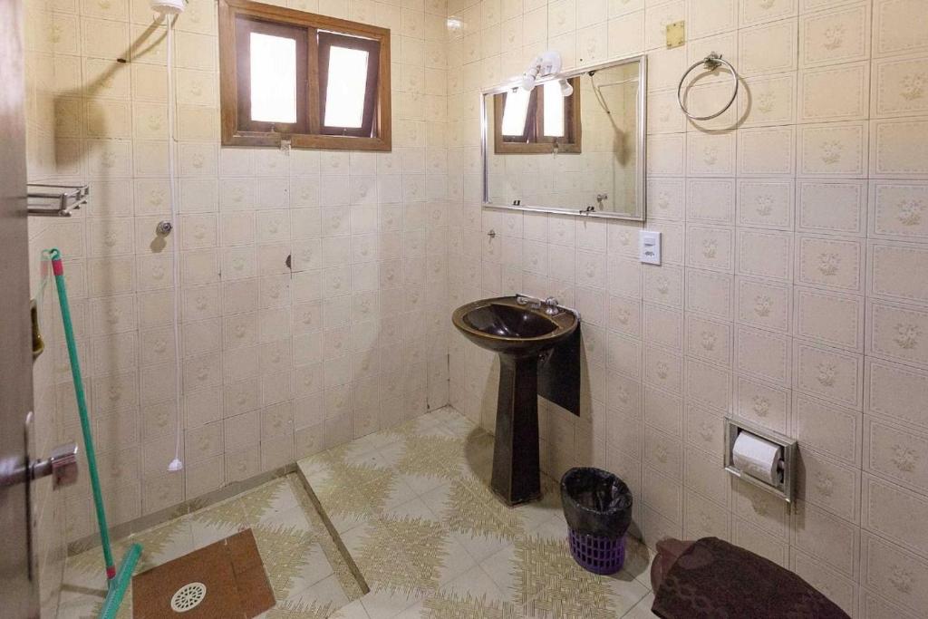  Casa grande 03 quartos com churrasqueira e internet