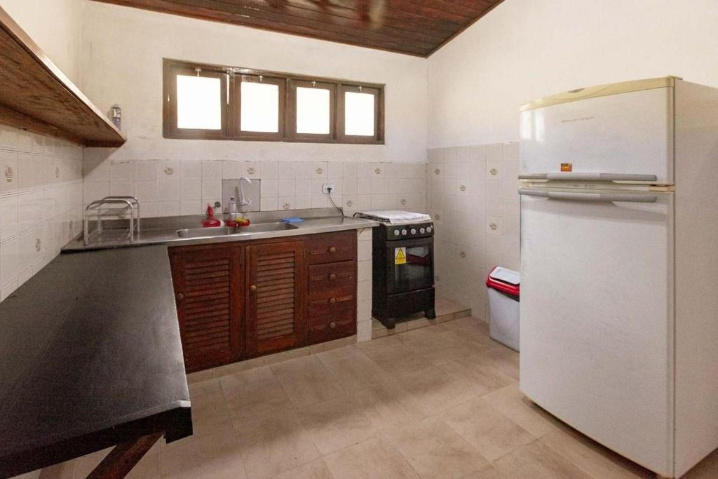  Casa grande 03 quartos com churrasqueira e internet