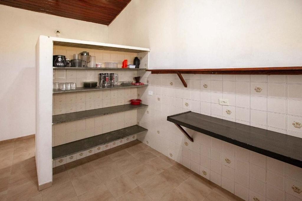  Casa grande 03 quartos com churrasqueira e internet