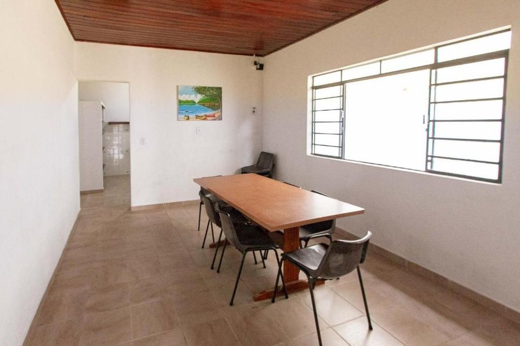  Casa grande 03 quartos com churrasqueira e internet