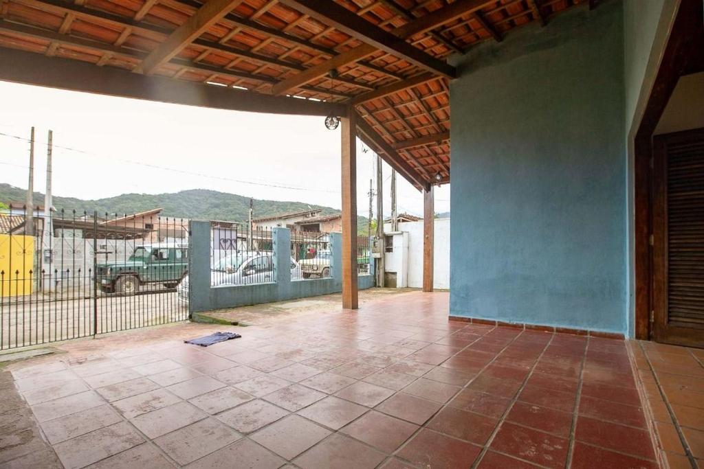  Casa grande 03 quartos com churrasqueira e internet