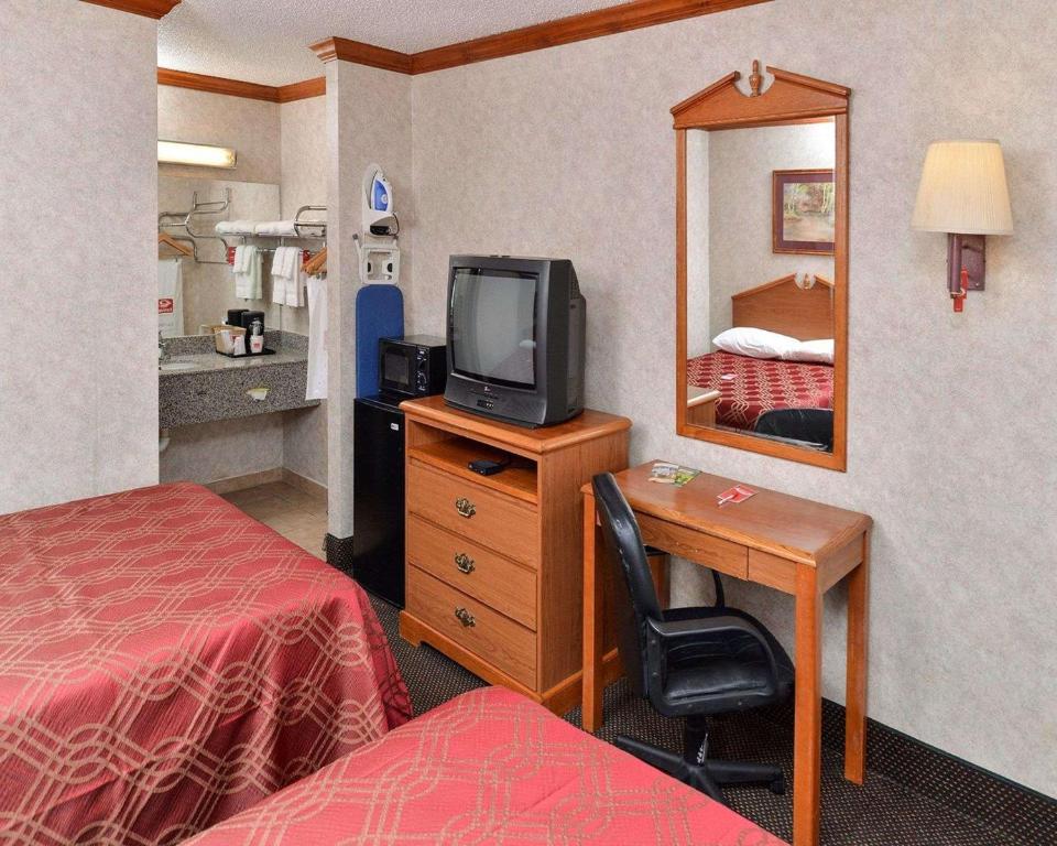 Postel nebo postele na pokoji v ubytování Econo Lodge