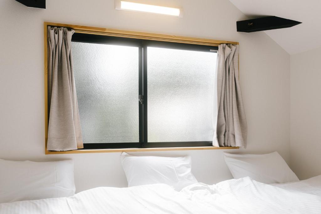 Postel nebo postele na pokoji v ubytování B&B MIKAWA - Kanazawa Fish Harbour