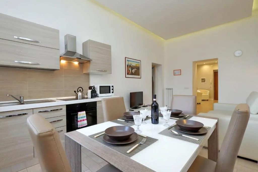 Apartment with 2 bedrooms in Roma with wonderful city view and WiFi, Roma, Italia