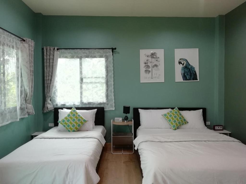 Postel nebo postele na pokoji v ubytování Morinaka Craftfe & Poshtel