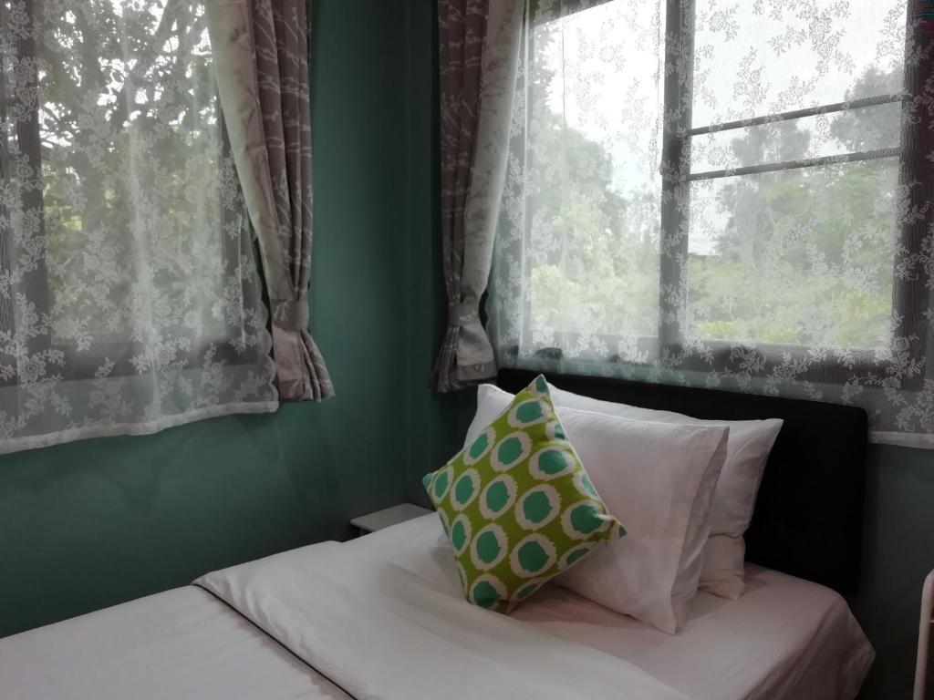Postel nebo postele na pokoji v ubytování Morinaka Craftfe & Poshtel