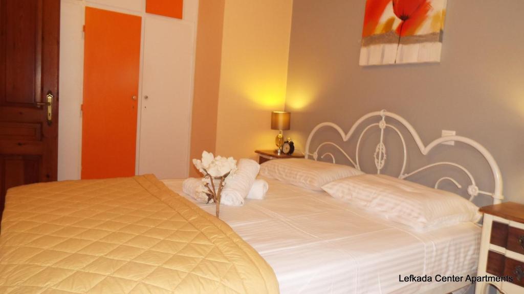 Posteľ alebo postele v izbe v ubytovaní Lefkada Center Apartments