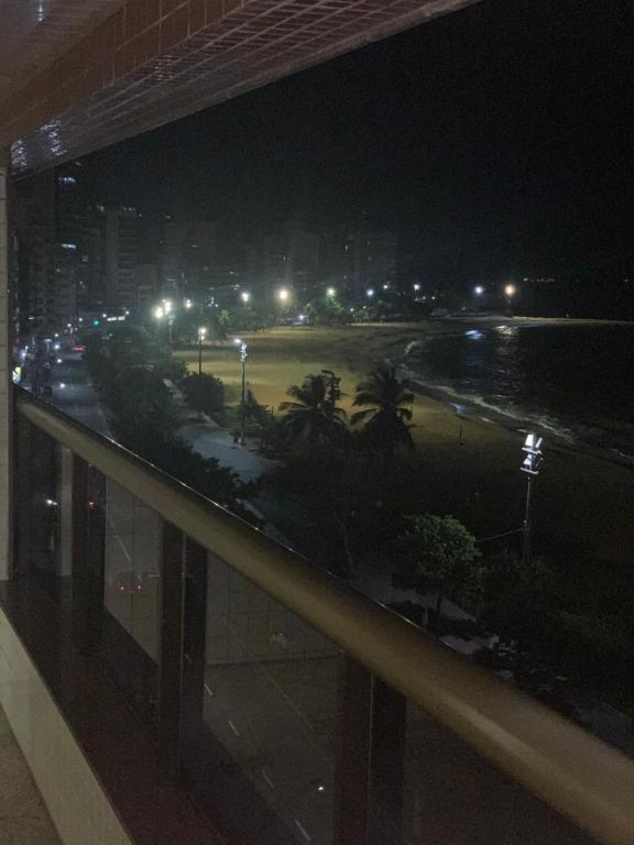  Apartamento com varanda de frente para o mar da Praia da Costa