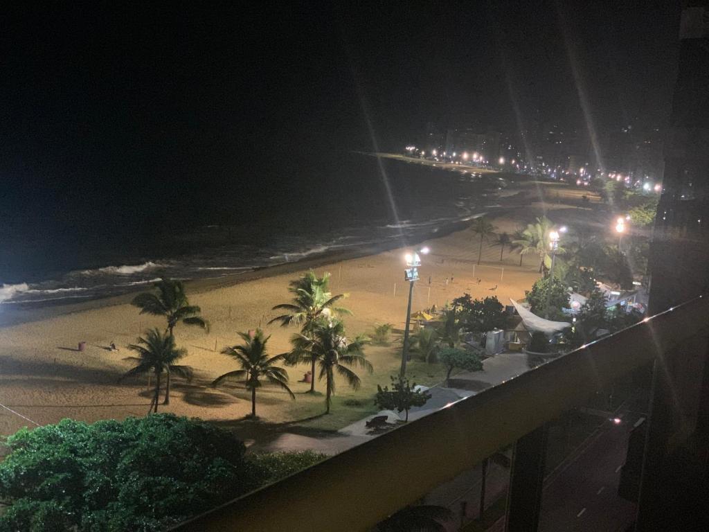  Apartamento com varanda de frente para o mar da Praia da Costa