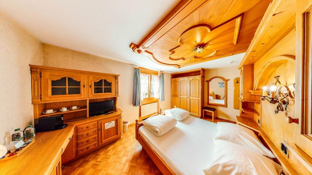 Postel nebo postele na pokoji v ubytování Schweizerhof