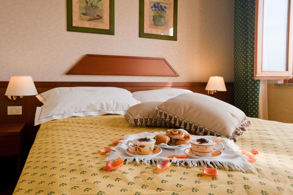 Postel nebo postele na pokoji v ubytování Hotel Marina