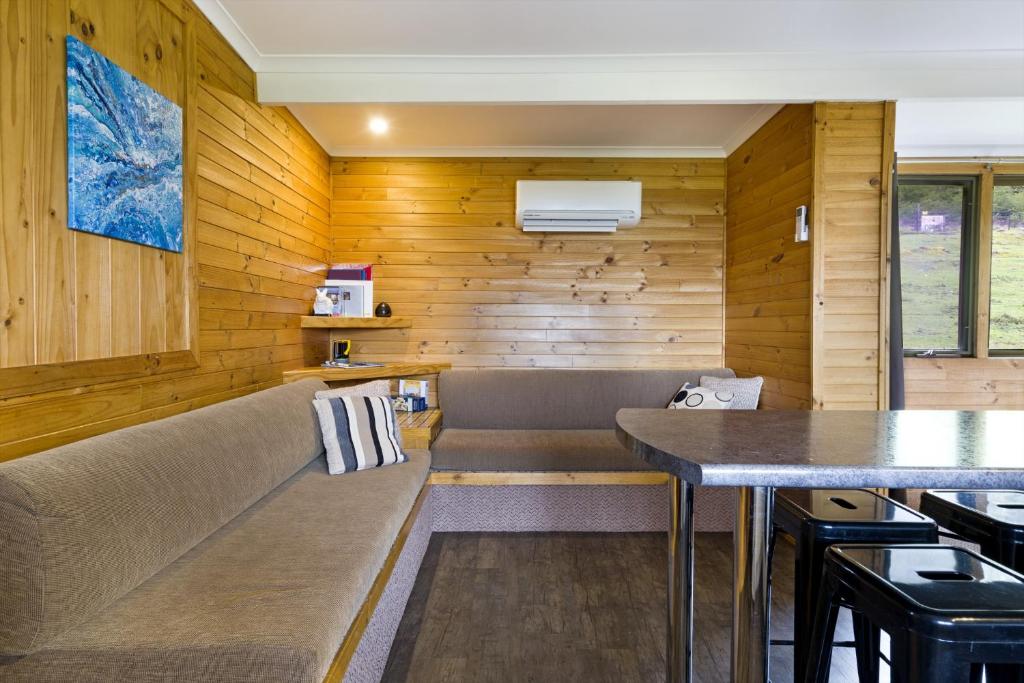 Posezení v ubytování Mole Creek Cabins