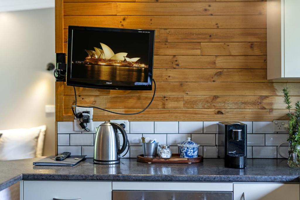 Příslušenství pro přípravu čaje a kávy v ubytování Mole Creek Cabins