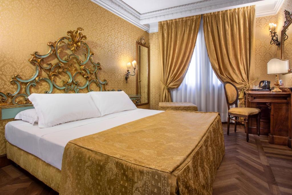 Łóżko lub łóżka w pokoju w obiekcie Palazzina Veneziana