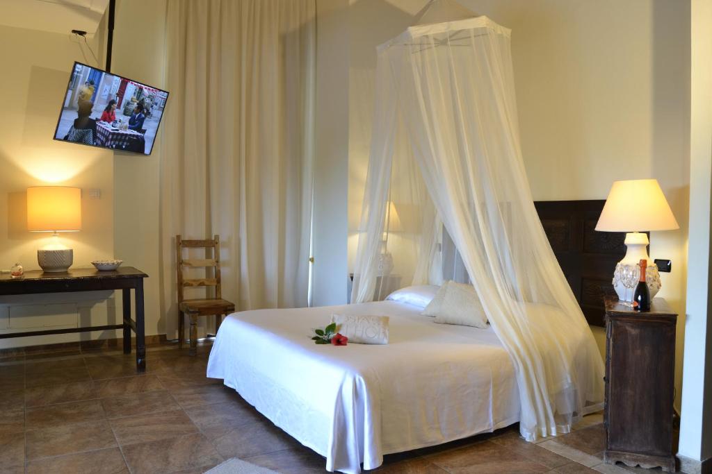 Кровать или кровати в номере Hotel Costa dei Fiori