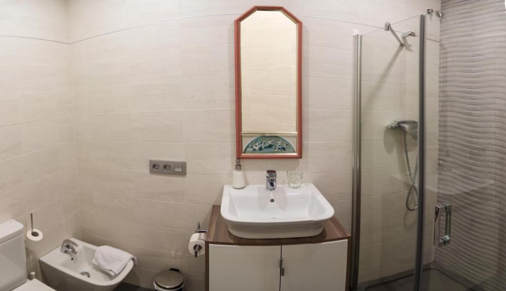 Kúpeľňa v ubytovaní SEVITUR Seville Comfort Apartments