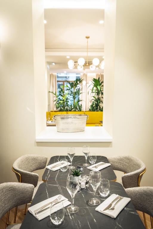 Hotel des Vosges BW Premier Collection - Resim 37