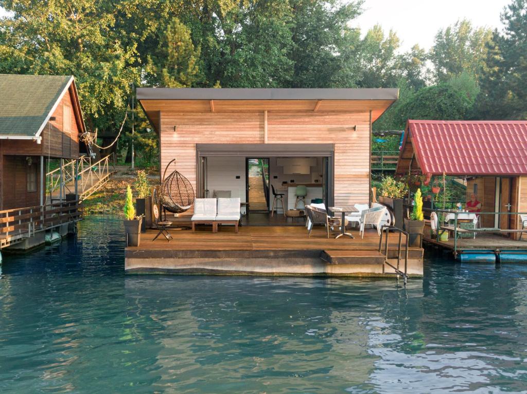 Bazén v ubytování Beach House Belgrade nebo v jeho okolí