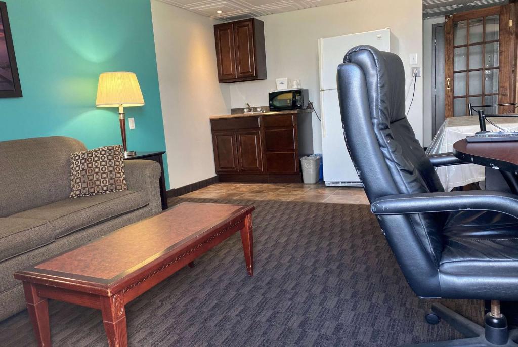 Posezení v ubytování Travelodge by Wyndham Miramichi New Brunswick