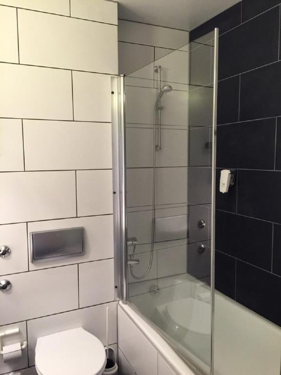 Koupelna v ubytování Roomingtons Kaiserhof Landshut