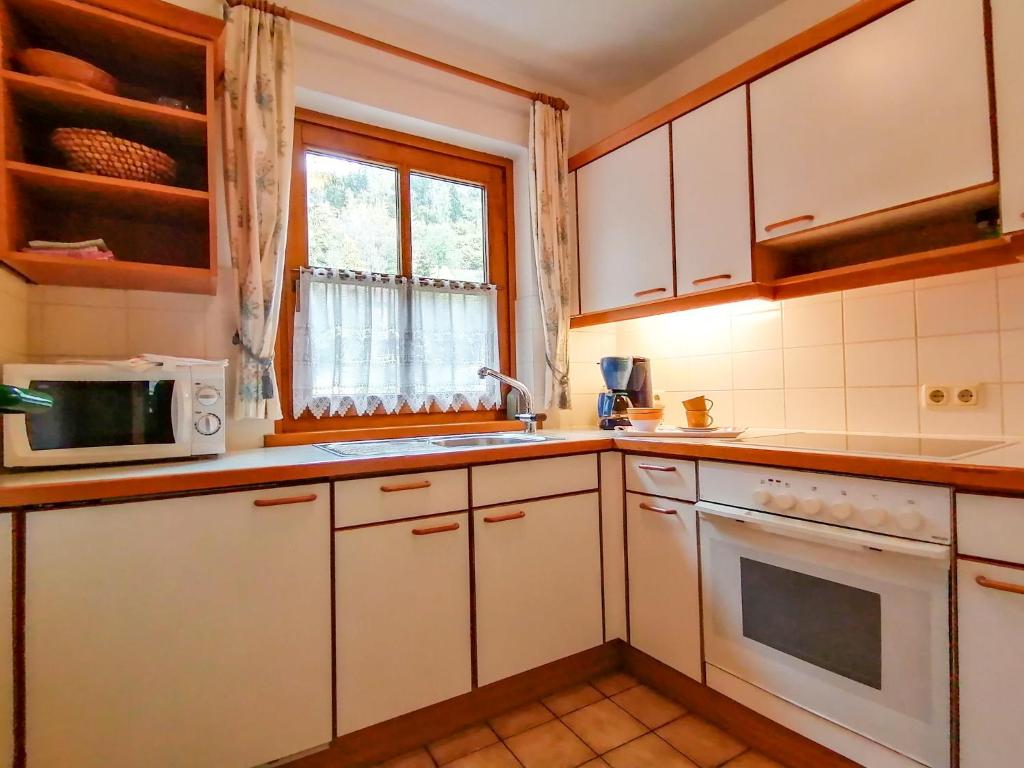 Kuchyňa alebo kuchynka v ubytovaní Haus am Römerbad
