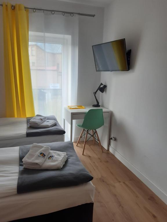 Televízia a/alebo spoločenská miestnosť v ubytovaní SZWEDZKA22 PL Premium Rooms