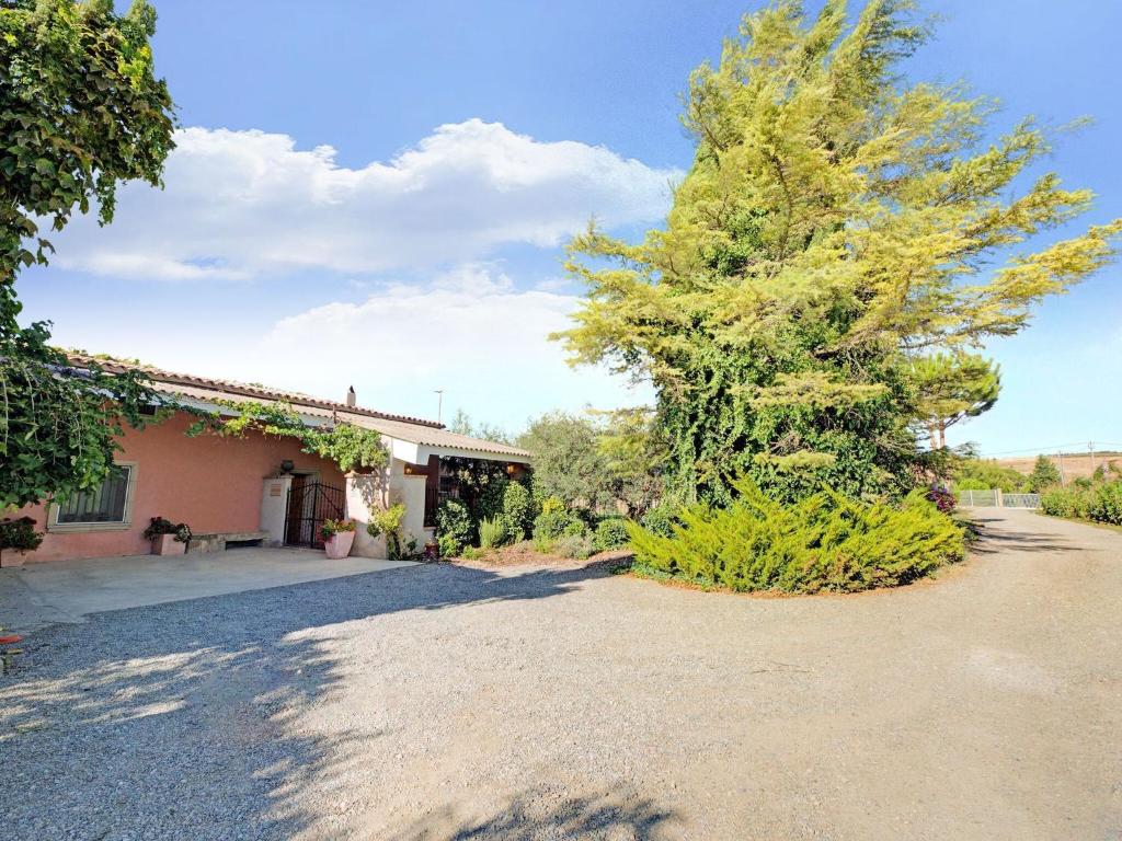 Fotografie z fotogalerie ubytování Lively holiday home in Fraga with private pool v destinaci Fraga