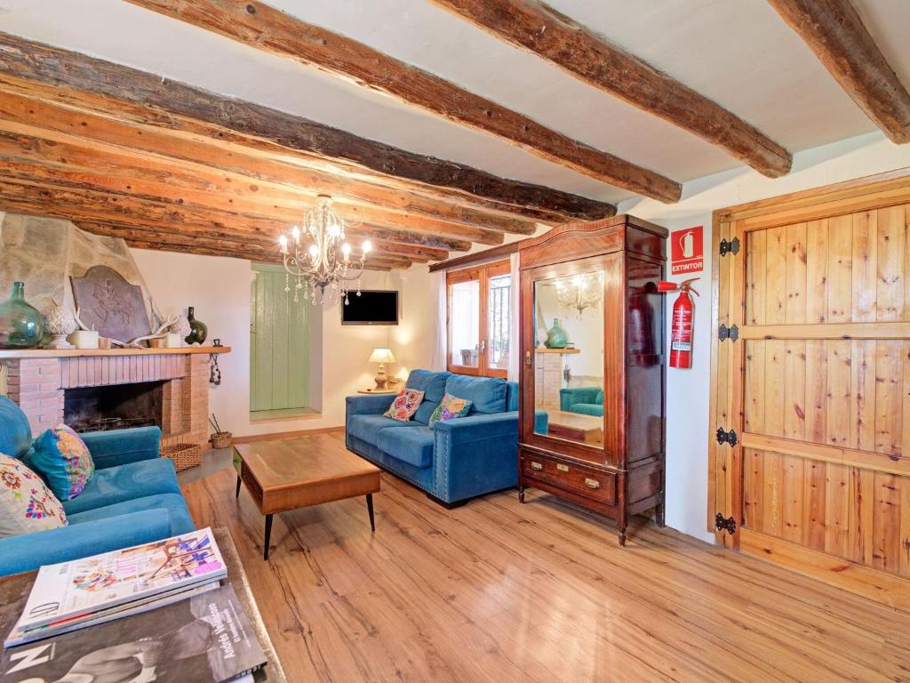 TV a/nebo společenská místnost v ubytování Lively holiday home in Fraga with private pool