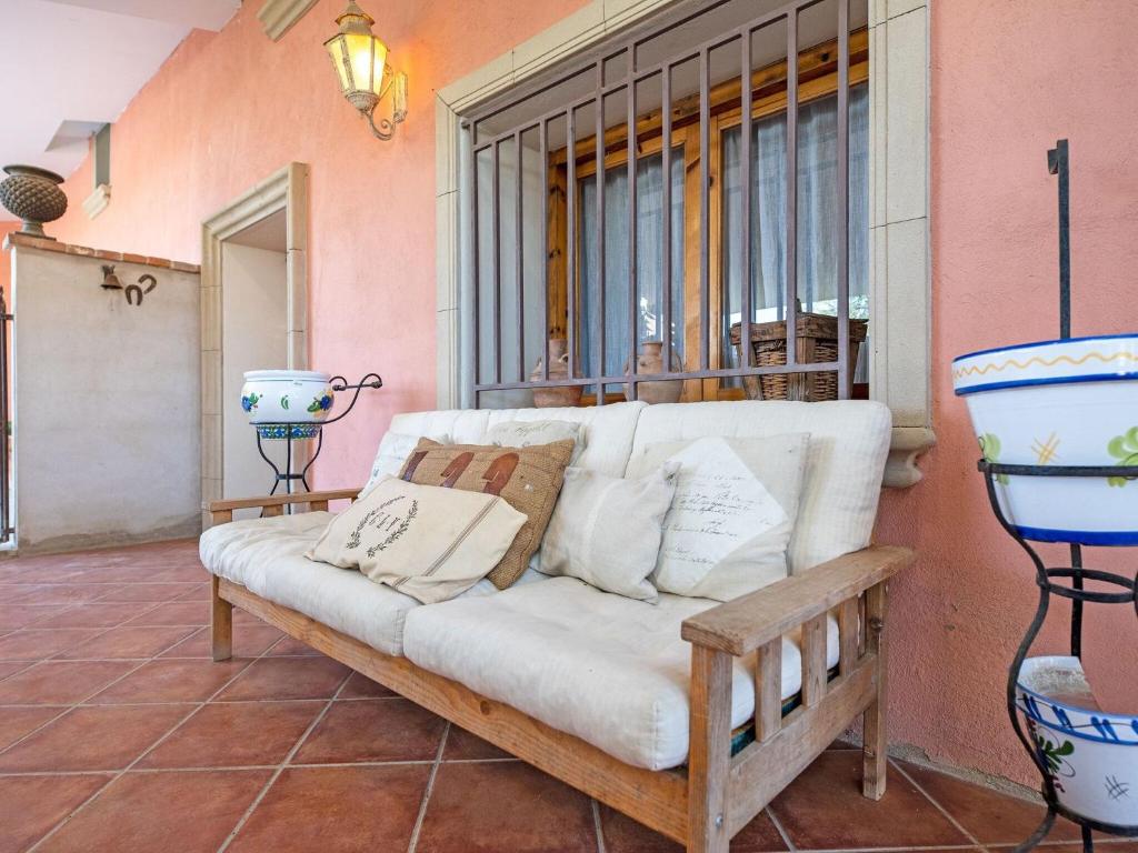 Posezení v ubytování Lively holiday home in Fraga with private pool