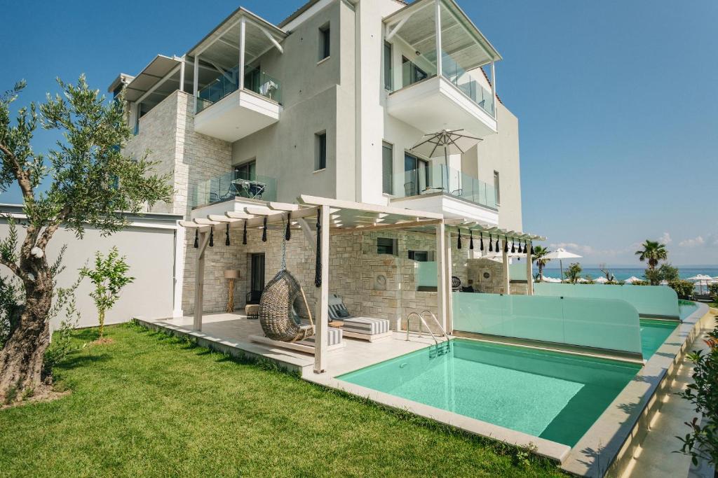 Blue Carpet Luxury Suites - 11