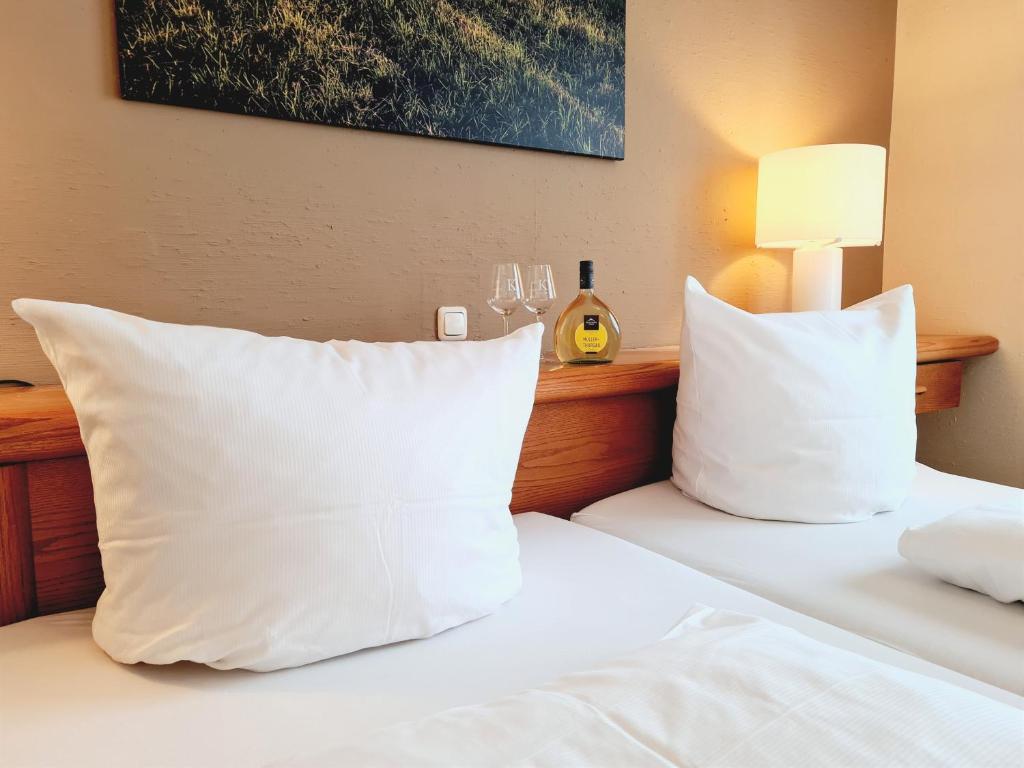 Postel nebo postele na pokoji v ubytování Hotel Goldenes Fass