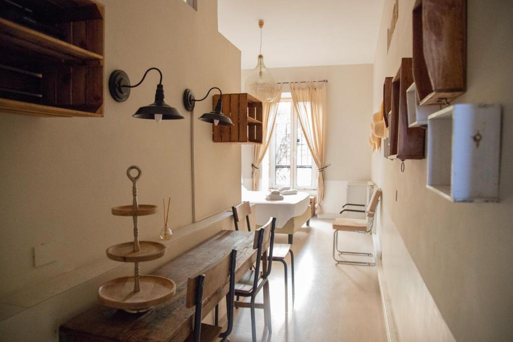 Część wypoczynkowa w obiekcie Casa e Appartamento per Vacanze Fienaroli 36 Apartament