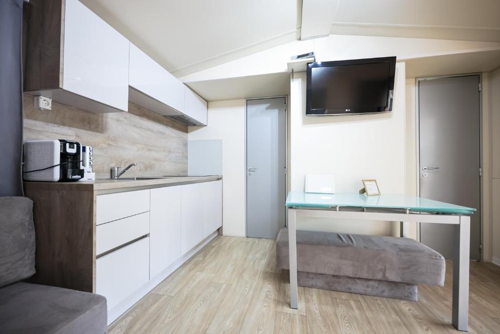 Kuchyňa alebo kuchynka v ubytovaní ESTRADA mobile home