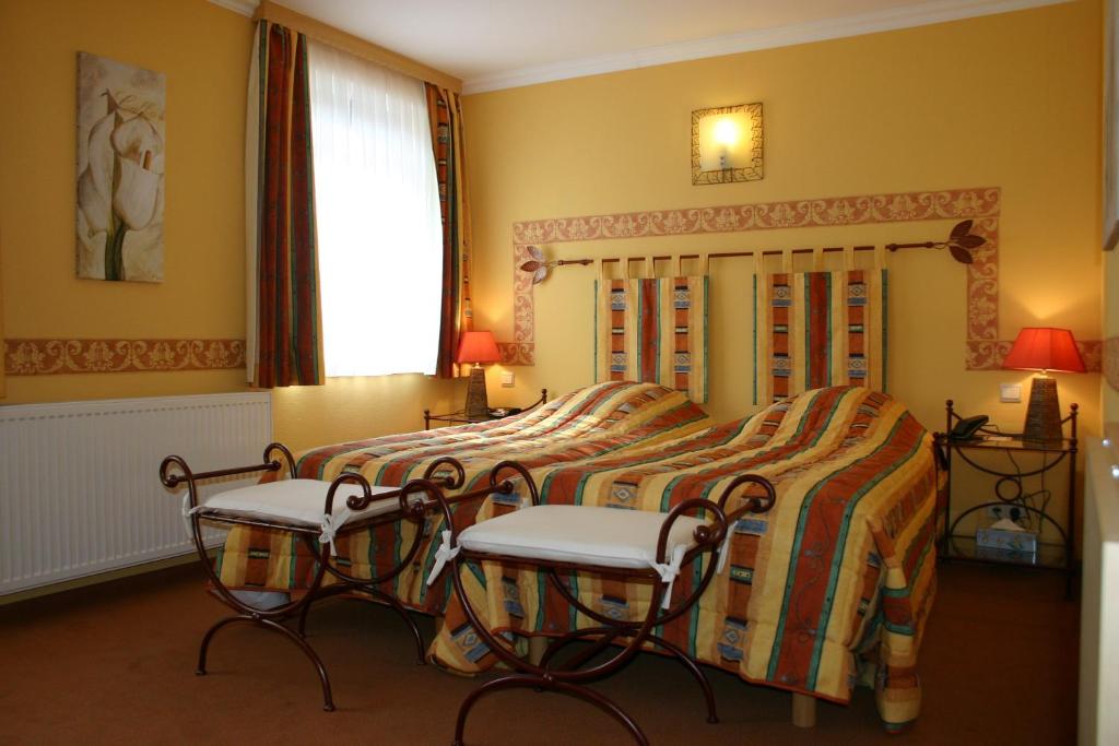 Ліжко або ліжка в номері Hotel Le Relais de Pommard