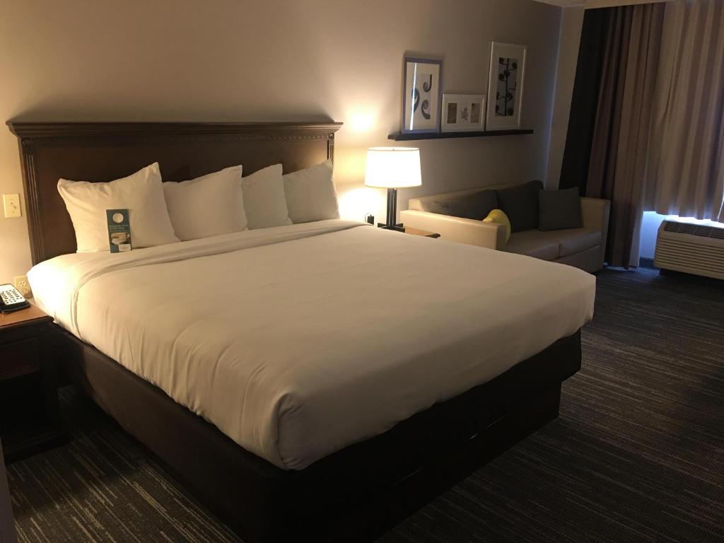 Country Inn & Suites by Radisson, Grand Rapids East, MI photo