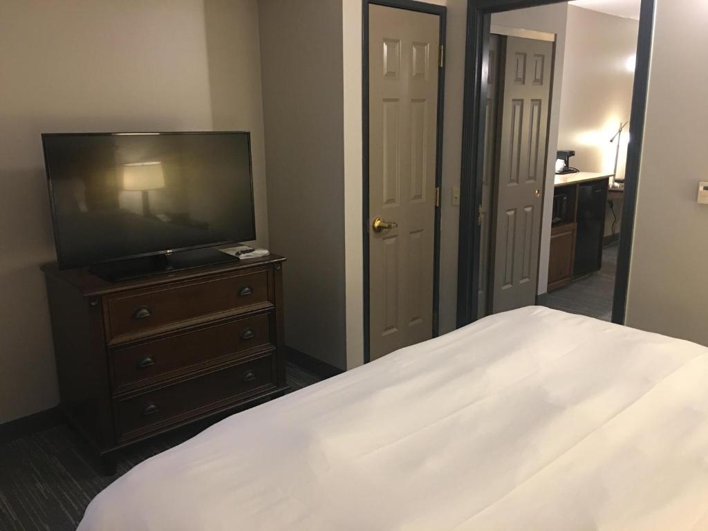 Country Inn & Suites by Radisson, Grand Rapids East, MI photo