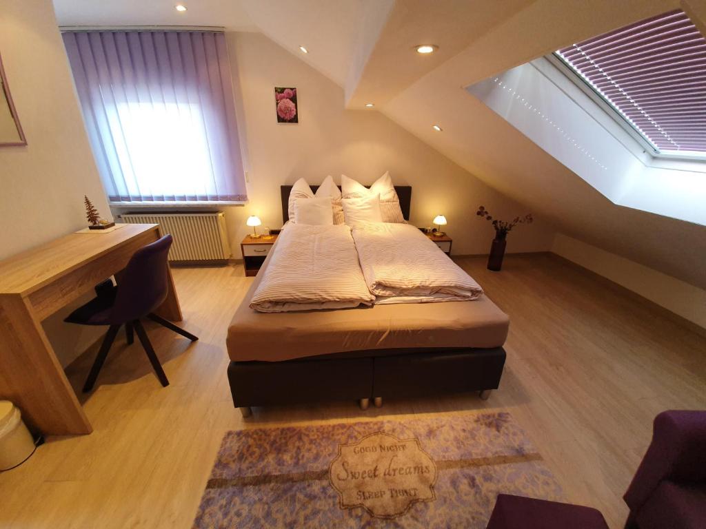 Voodi või voodid majutusasutuse Gästehaus Aurelia toas