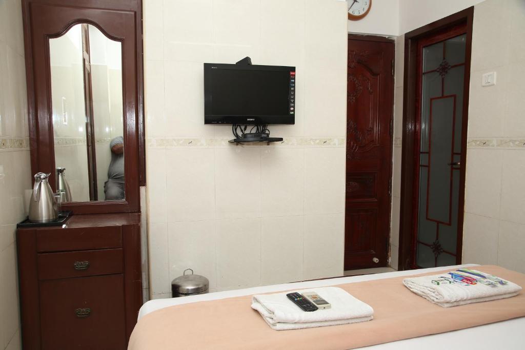 TV a/nebo společenská místnost v ubytování Grand View Residency Chennai
