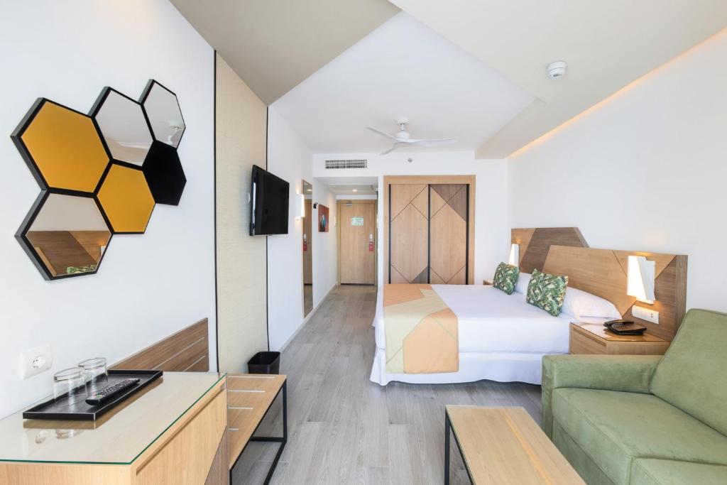 TV a/nebo společenská místnost v ubytování Hotel Riu Buenavista - All Inclusive