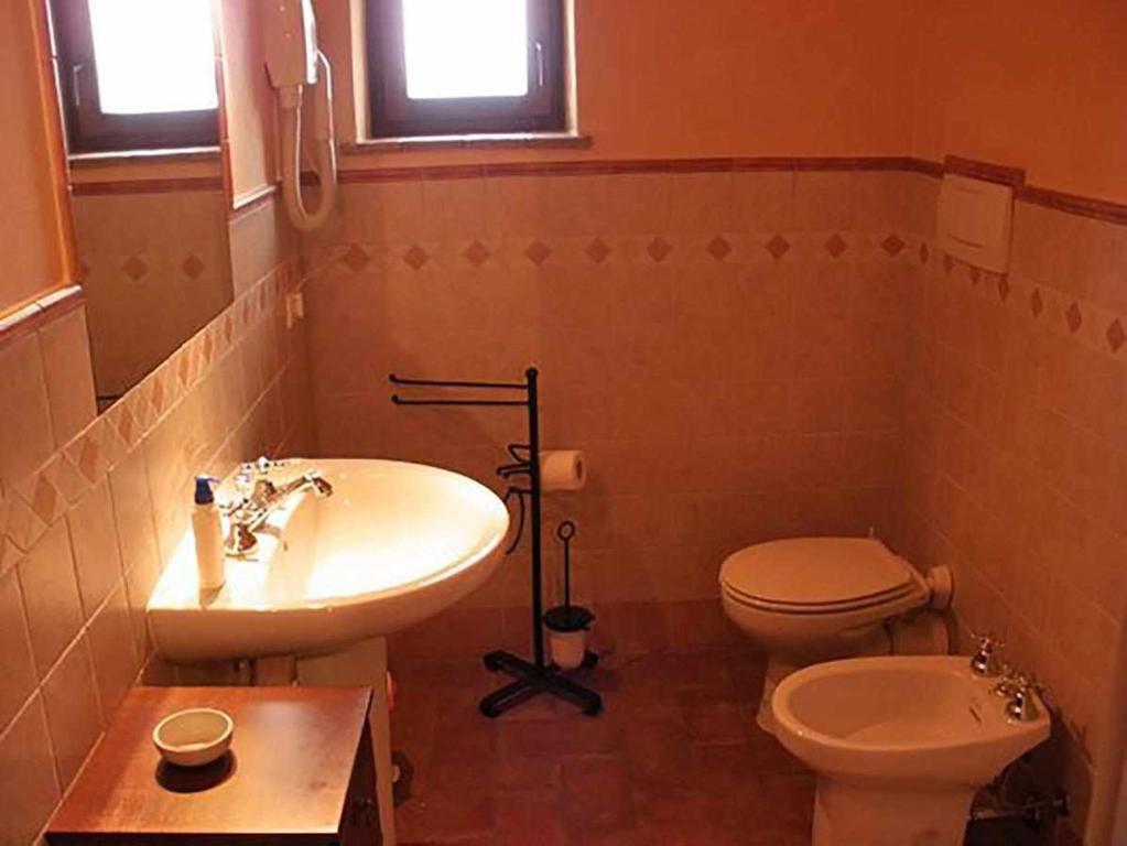 Kúpeľňa v ubytovaní Appartamenti con cucina nelle colline toscane