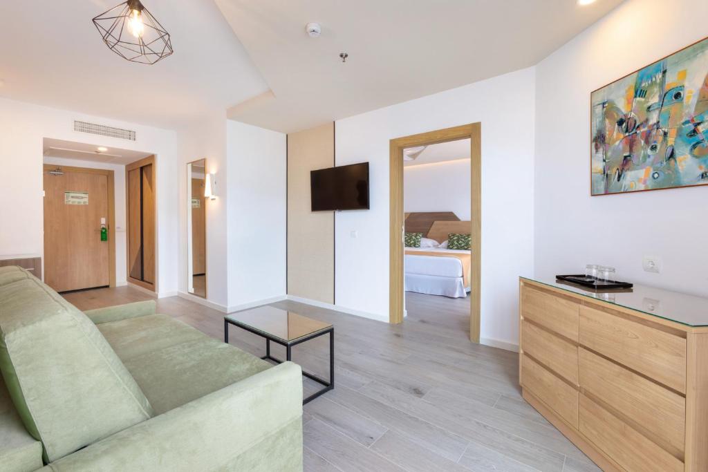 TV a/nebo společenská místnost v ubytování Hotel Riu Buenavista - All Inclusive