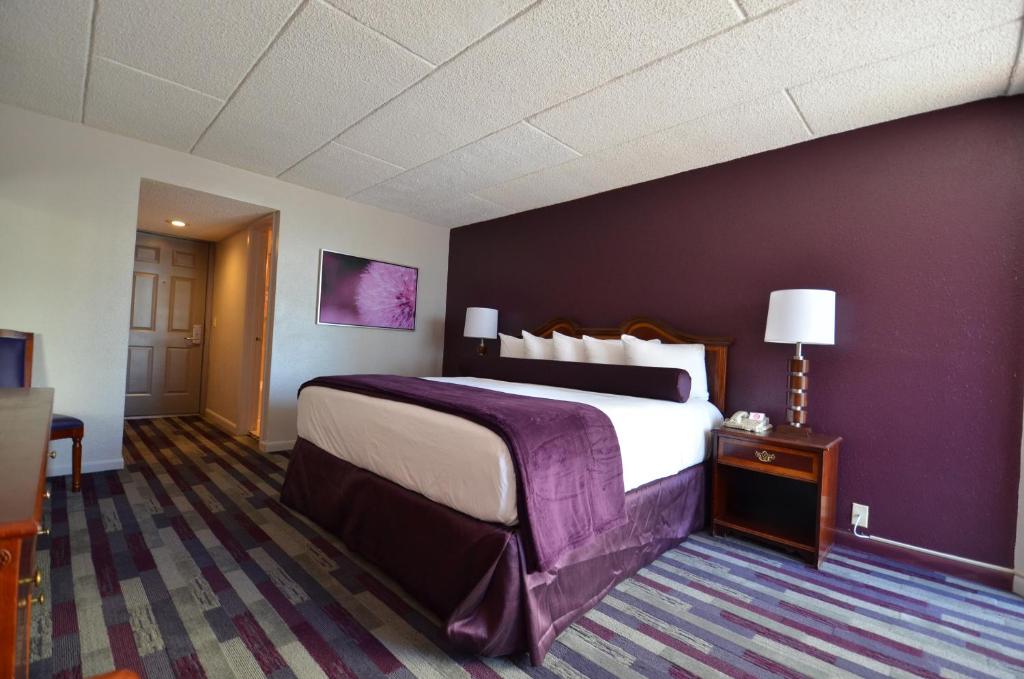 Sea Club Ocean Resort - King Room