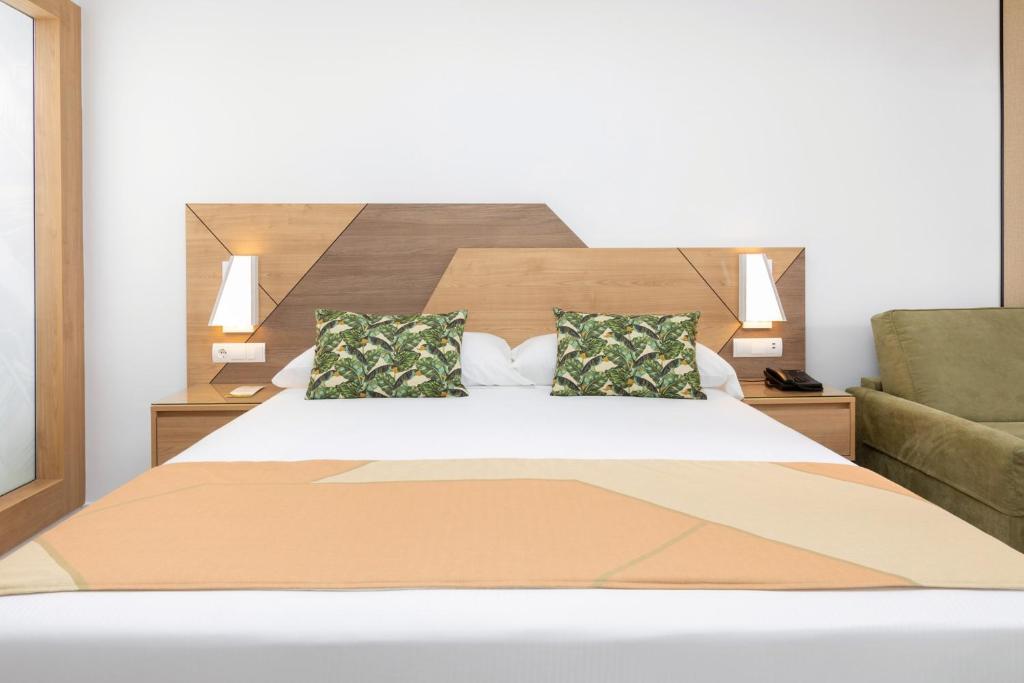 Postel nebo postele na pokoji v ubytování Hotel Riu Buenavista - All Inclusive