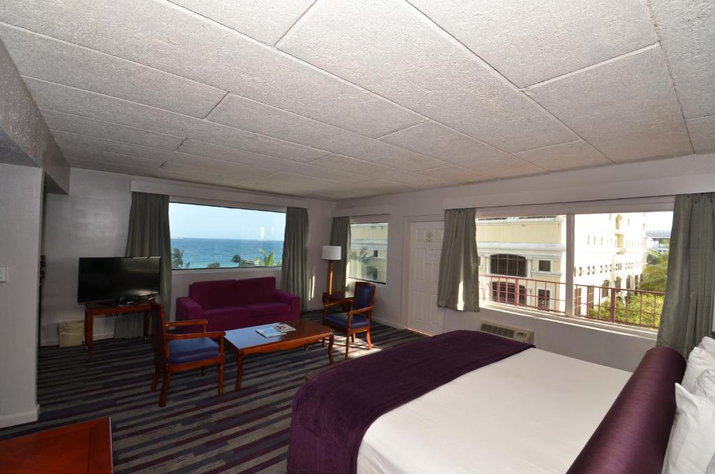 Sea Club Ocean Resort - Deluxe Suite