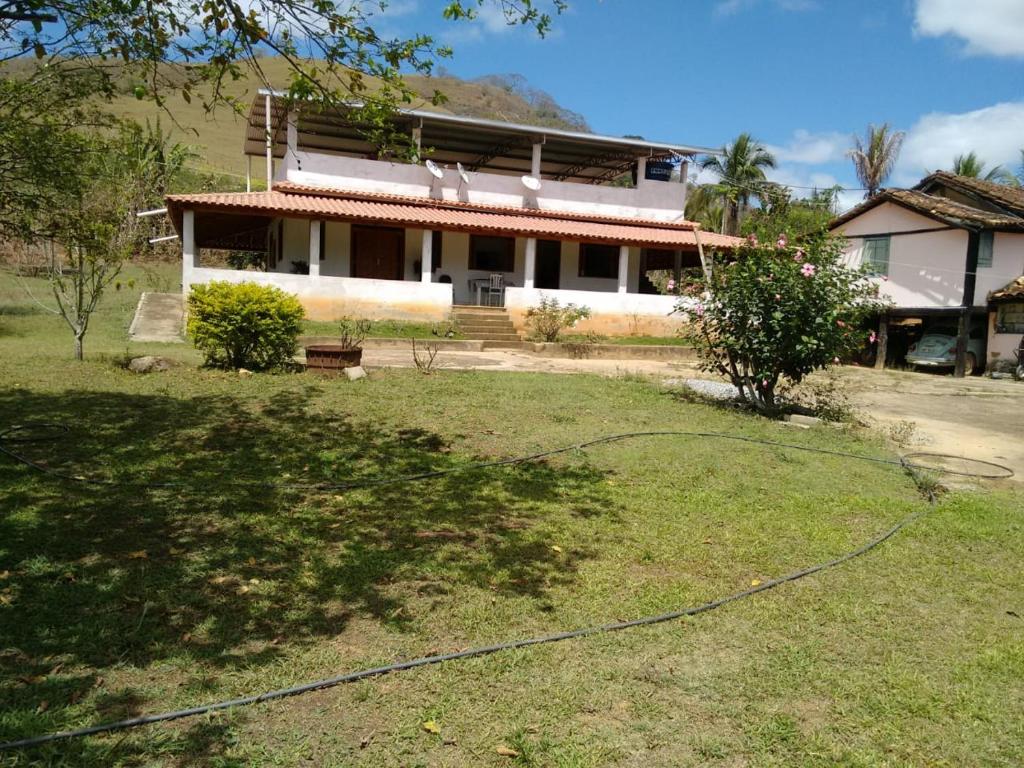  Casa de campo com lago.