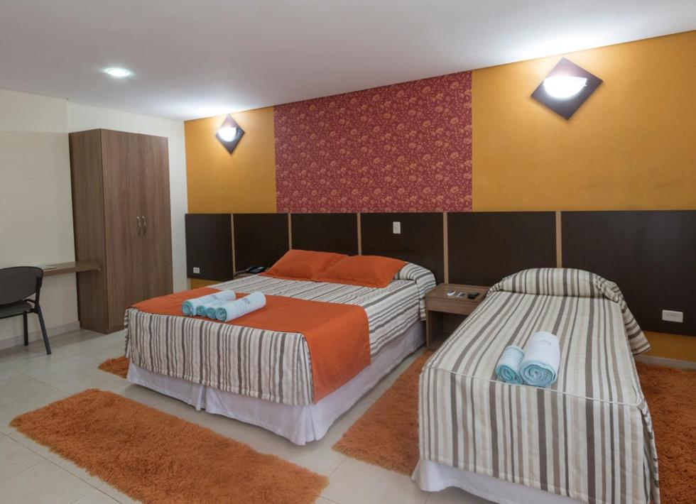 Uma cama ou camas num quarto em Monte Serrat Hotel