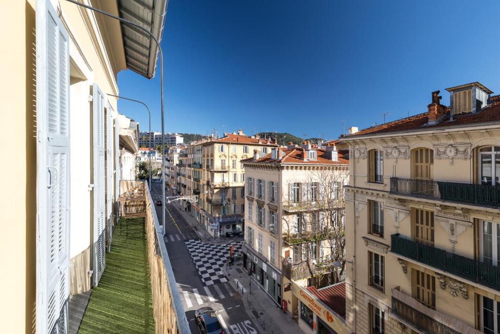 Galeriebild der Unterkunft MY CASA - GIOFFREDO 14 - APACHE - Spacious apartment with balcony in Nizza