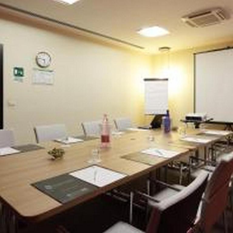 The business area and/or conference room at Holiday Inn Genoa City by IHG
